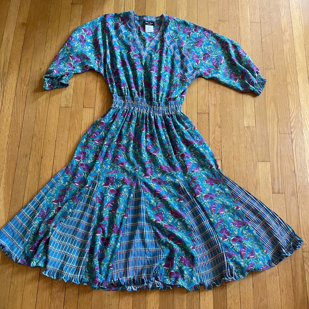 SOLD | 80s Vintage Diane Freis Bird Print Ruffle Dress - Picture 6 of 9